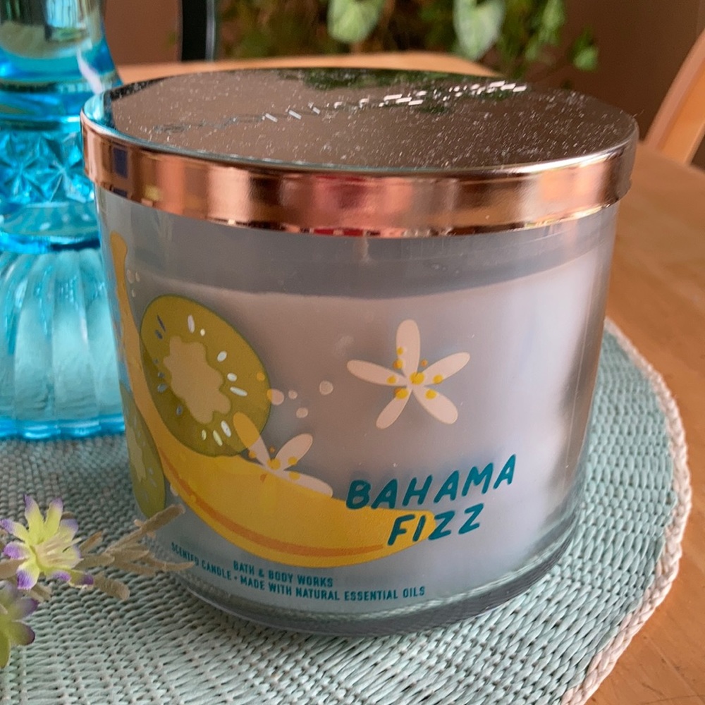 Bath and Body Works Bahama Fizz candle